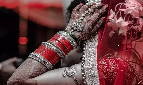 నెలన్నర క్రితమే పెళ్లి.. 4 నెలల గర్భవతి.. వరుడు షాక్..!