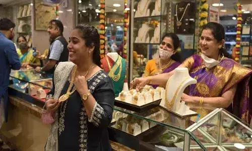 హమ్మయ్యా.. బంగారం కొనే వారికి ఊరట