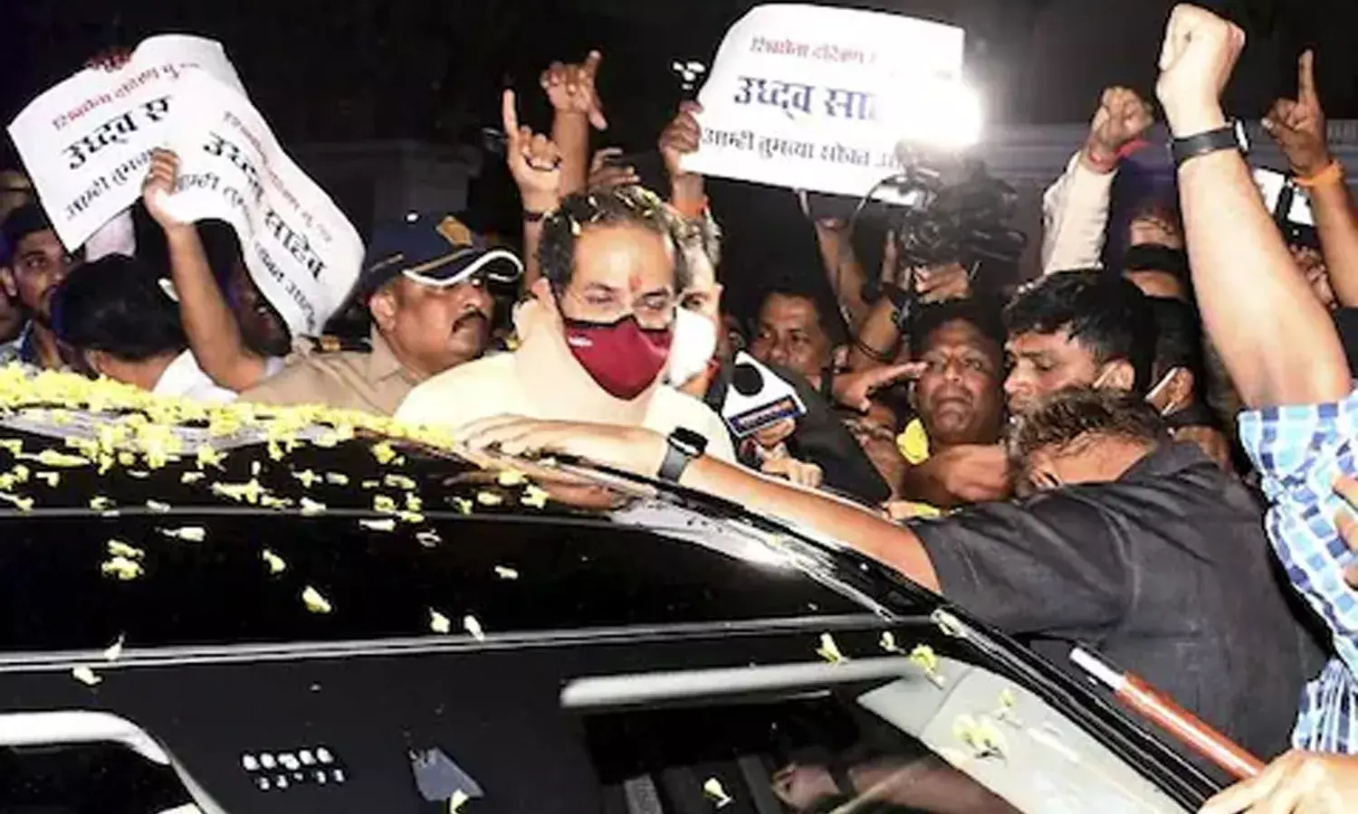 కొవిడ్‌ ప్రోటోకాల్స్‌ ఉల్లంఘన.. సీఎం పై పోలీసులకు ఫిర్యాదు