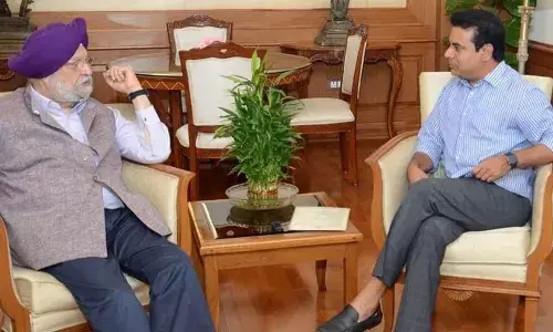 ఢిల్లీలో కేటీఆర్ బిజీ షెడ్యూల్ - కేంద్రమంత్రి హరిదీప్ సింగ్ పూరీతో భేటి