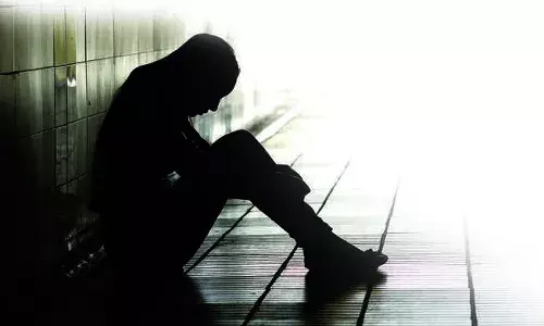 స్నేహితుడి భార్య‌పై అత్యాచారం.. దంప‌తుల ఆత్మ‌హ‌త్యాయ‌త్నం