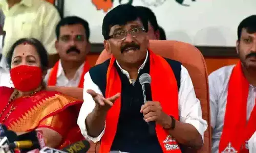 ఉద్ధవ్ ఠాక్రే రాజీనామా చేయరు : సంజయ్ రౌత్