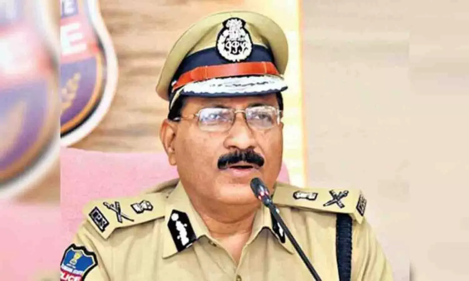 సైబర్ కేటుగాళ్లు.. తెలంగాణ‌ డీజీపీ ఫోటోను వాడి