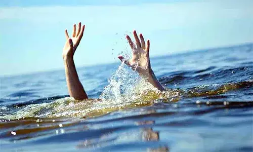 ప్రాణాలు తీసిన ఈత సరదా.. ఇద్దరు యువకులు మృతి