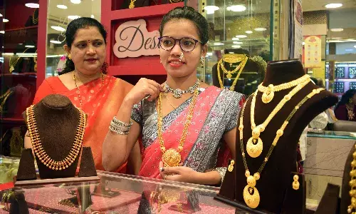 బంగారం కొనుగోలుదారుల‌కు శుభ‌వార్త‌