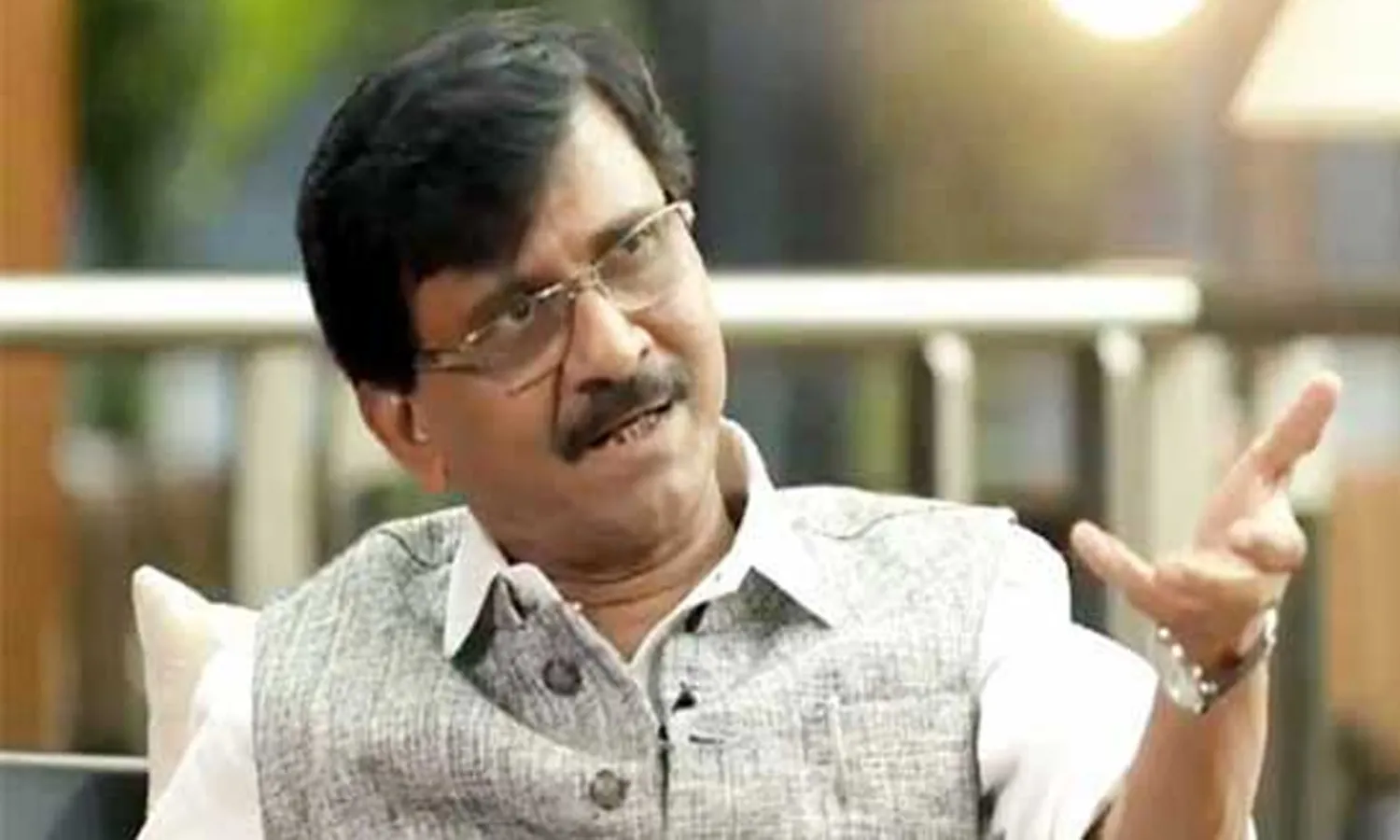 వెన్నుపోటు పొడిచారంటున్న సంజయ్