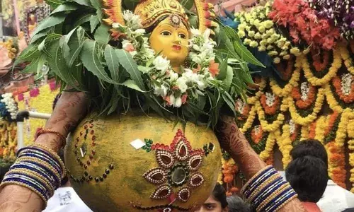 హైదరాబాద్ లో ప్రారంభమైన ఆషాఢ మాస బోనాల జాతర