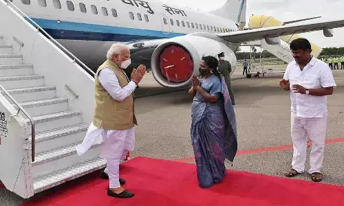 హెచ్ఐసీసీకి చేరుకున్న మోదీ