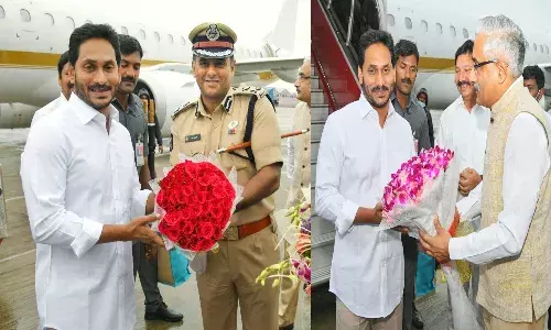 పారిస్ నుంచి తిరిగొచ్చిన సీఎం జగన్