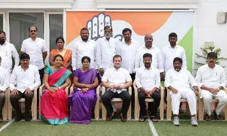 కాంగ్రెస్ లో చేరిన TRS మేయర్ : రాహుల్ సమక్షంలో జాయిన్