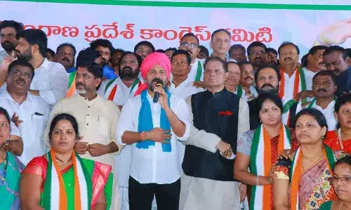 కాంగ్రెస్ పార్టీ జెండాను కిందపడనివ్వం