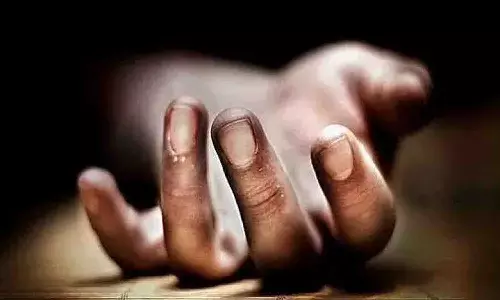 నిద్రిస్తుండగా గోడ కూలి ఇద్దరు దుర్మరణం
