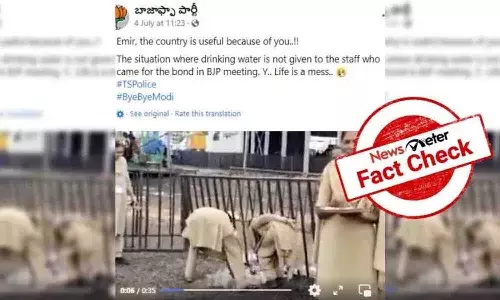 FactCheck : హైదరాబాద్ పోలీసులు నడిరోడ్డుపై ఉన్న నీళ్లలో చేతులు కడుక్కున్నారా..?