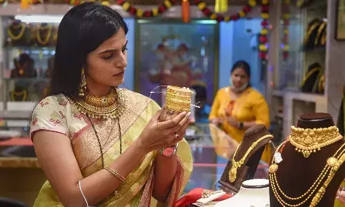 ఊరటనిస్తున్న బంగారం, వెండి ధరలు