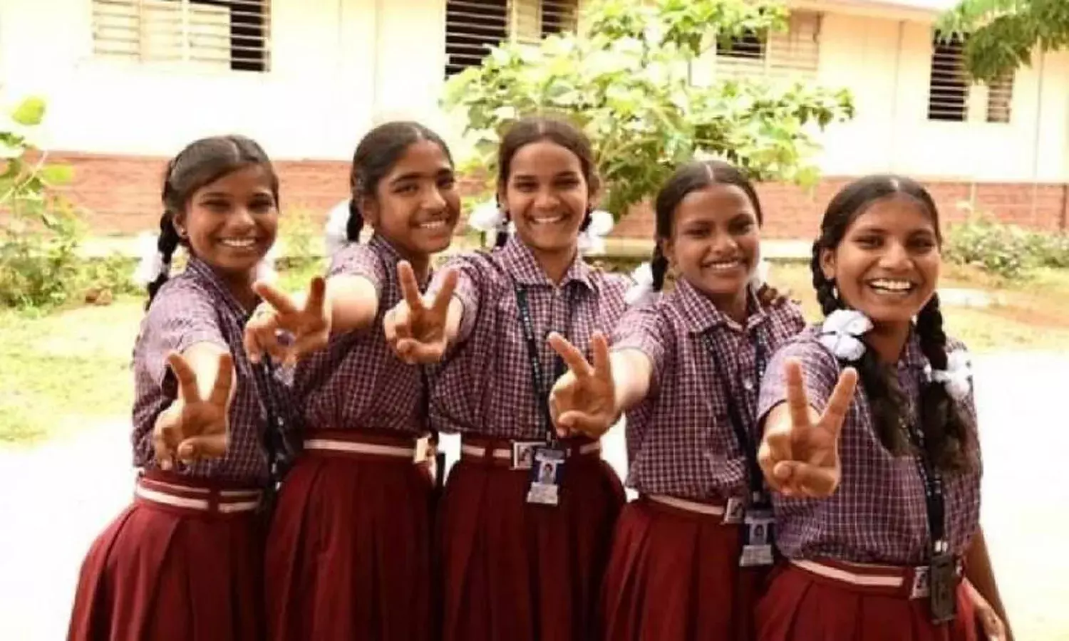 అసమానతలను అధిగమించి.. TSWREIS విద్యార్థుల IIT కలలకు రెక్కలు