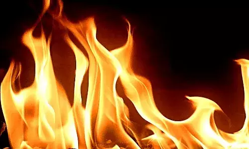 మచిలీపట్నం డీమార్ట్ లో అగ్నిప్రమాదం.. బ‌య‌ట‌కు ప‌రుగులు తీసిన వినియోగ‌దారులు