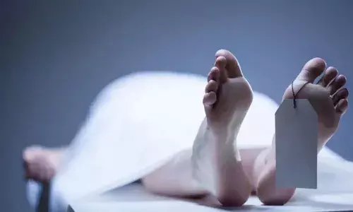 లాడ్జిలో మహిళ నగ్న మృతదేహం.. ఏం జరిగిందంటే?