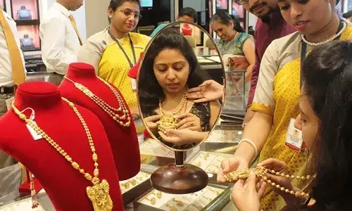 గుడ్‌న్యూస్‌.. త‌గ్గిన బంగారం ధ‌ర