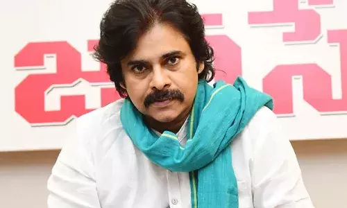 రోడ్ల దుస్థితిపై పవన్ సెటైరికల్ ఫొటో ట్వీట్