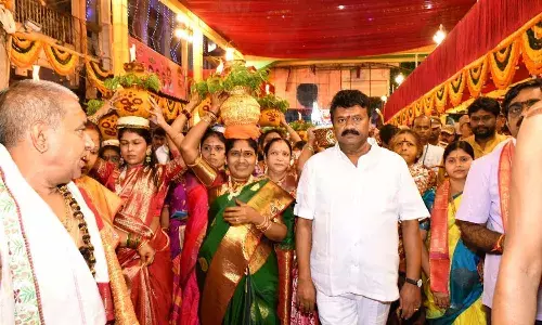 వైభవంగా ప్రారంభ‌మైన ఉజ్జ‌యిని మ‌హంకాళి బోనాల జాతర