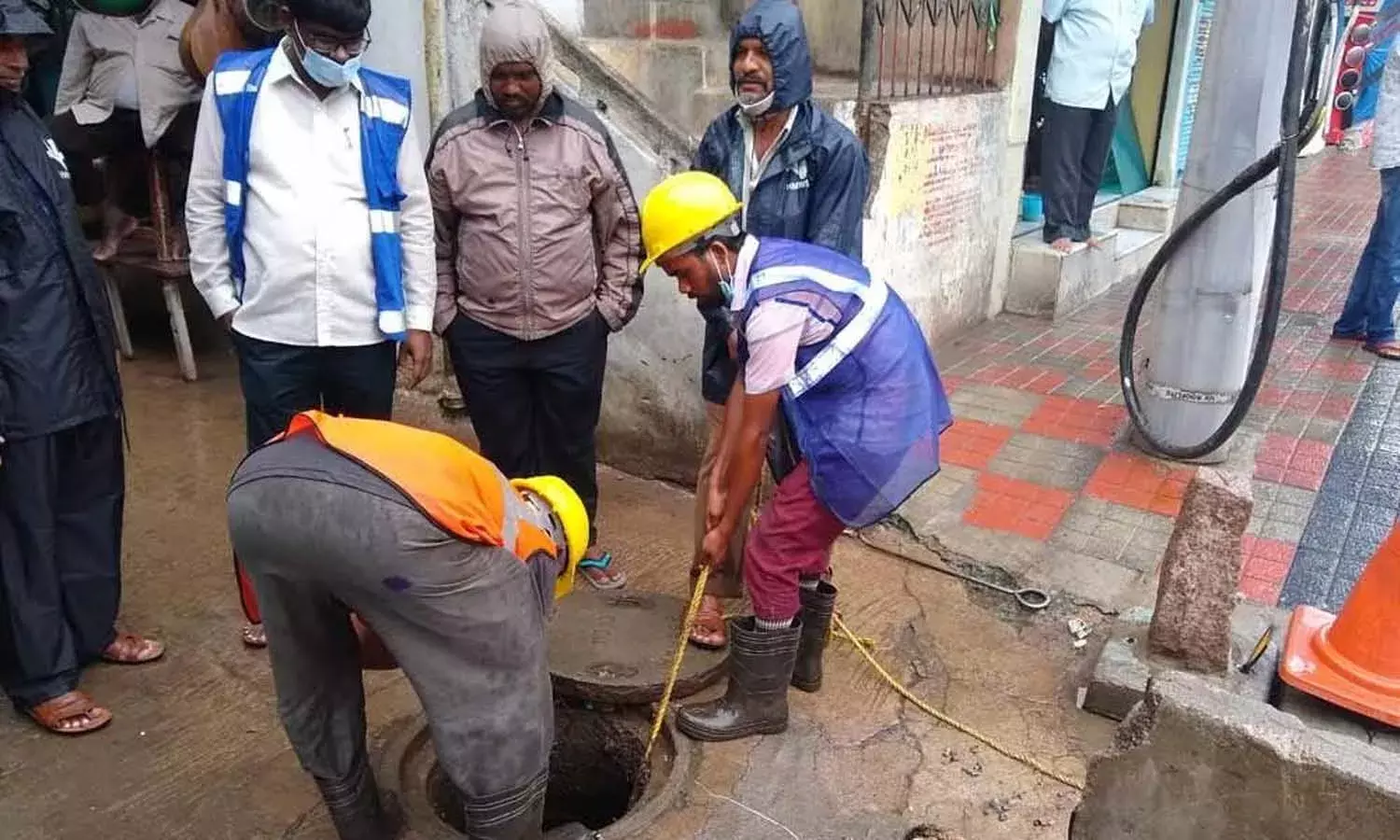 హైదరాబాద్‌లో మ్యాన్‌హెళ్లకు సెన్సార్లు.. వీటి పని ఇదే.!