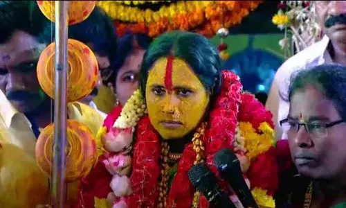 అందుకే ఆగ్రహంతో వర్షాలు కురిపిస్తున్నా.. భవిష్యవాణి వినిపించిన స్వర్ణలత