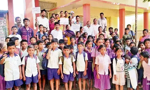 స్కూళ్ల విలీనం ఆపాలి.. మంత్రి బొత్సకు ఎమ్మెల్యేల లేఖల వెల్లువ