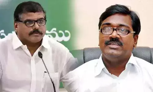 హైదరాబాద్ను ఏపీలో కలిపేయమని అడగగలమా?.. మంత్రి పువ్వాడకు బొత్స కౌంటర్