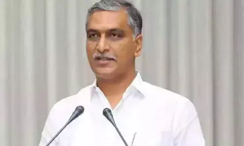 బూస్టర్ డోసు పంపిణీని వేగవంతం చేయాలి : మంత్రి హరీశ్ రావు