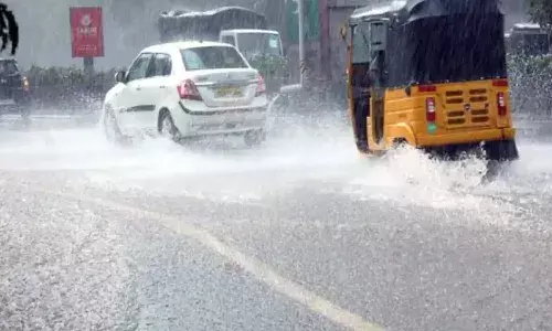 హైదరాబాద్‌లో భారీ వర్షం.. రోడ్లపైకి పోటెత్తిన వరద.. వాహనదారులకు అలర్ట్‌