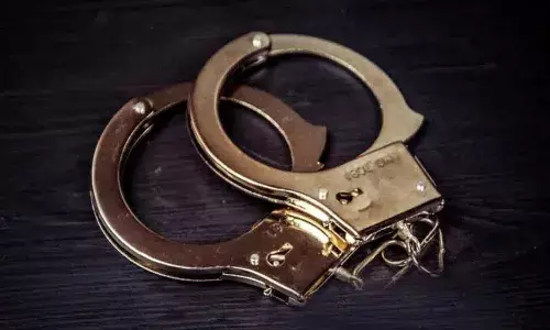 ఉద్యోగం ఇస్తామంటూ హైదరాబాద్ తీసుకొచ్చి వ్యభిచారం.. ఆరుగురు అరెస్ట్