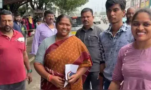 ఎల్ఎల్ఎం ఎంట్రన్స్ పరీక్ష రాసిన ఎమ్మెల్యే సీతక్క