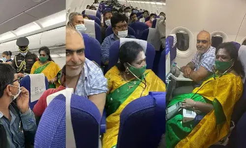 విమానంలో గవర్నర్ తమిళిసై వైద్యం