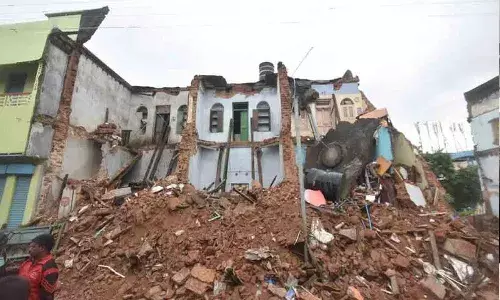 కుప్పకూలిన భవనం.. ఇద్దరు దుర్మరణం.. తెల్లారితే నిశ్చితార్థం