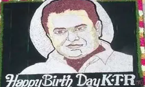 40 వేల నాణేలతో చిత్రం వేసి.. కేటీఆర్కు స్పెషల్ బర్త్ డే విషెస్