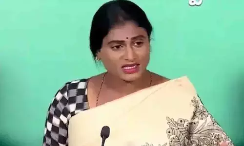 స్వీట్లు తినిపించుకున్నప్పుడు తెలియదా..?