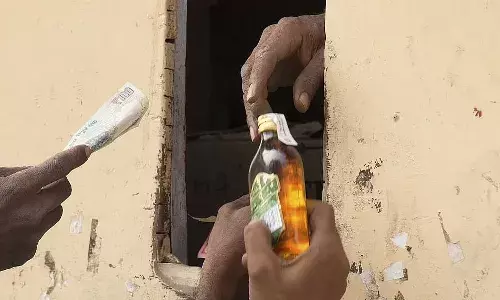 గుజరాత్లో విషాదం.. కల్తీ మద్యం తాగి 21 మంది మృతి