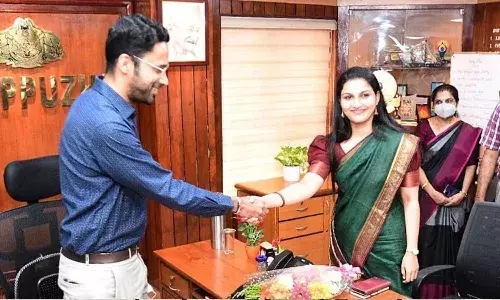 భర్తకు జిల్లా కలెక్టర్ బాధ్యతల్ని అప్పగించిన  భార్య.. ఎక్కడో తెలుసా?