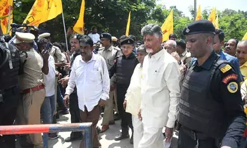 కరకట్ట ఉండడంతోనే భద్రాచలం పట్టణమంతా సురక్షితంగా ఉంది : చంద్రబాబు