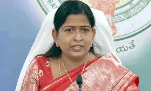 లోన్ యాప్స్ చేస్తున్న దుర్మార్గాలపై ఏపీ హోంమంత్రి తానేటి వనిత సీరియస్