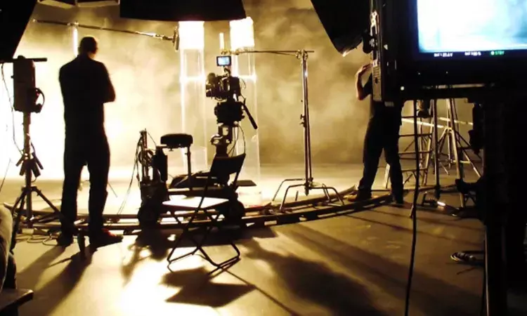 సంచలన నిర్ణయం.. రేపటి నుంచి సినిమా షూటింగ్‌లు బంద్