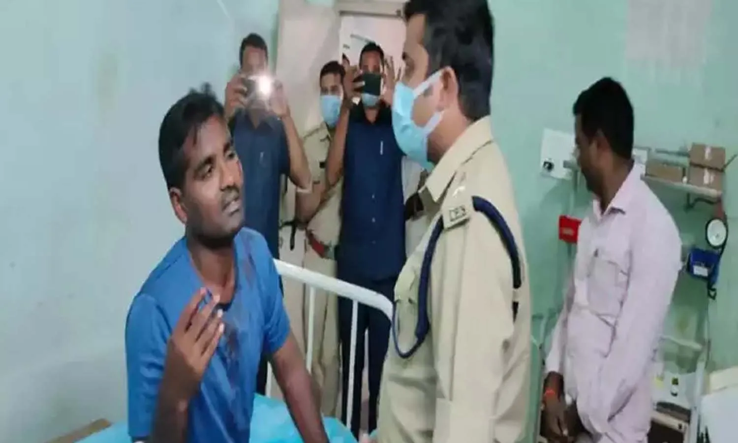 ఎస్సైపై దాడి చేసిన స్థానికులు.. అసలు ఏమైందంటే.?