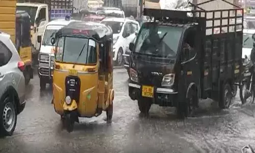 హైద‌రాబాద్‌లో భారీ వ‌ర్షం.. జ‌ల‌మ‌యమైన ర‌హ‌దారులు