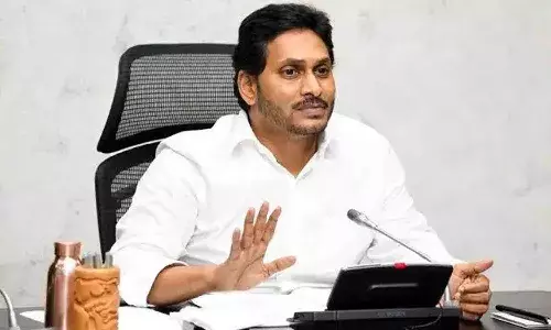 పట్టా ఇవ్వడమే కాదు.. లబ్ధిదారుని స్థలం ఎక్కడ ఉందో కూడా చూపించాలి