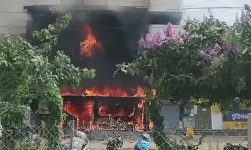 ప్రైవేటు ఆసుపత్రిలో భారీ అగ్ని ప్రమాదం.. ఏడుగురు మృతి.!