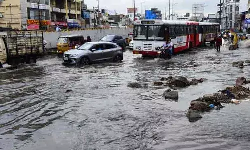 హైదరాబాద్లో ఈదురుగాలులతో కూడిన భారీ వర్షం