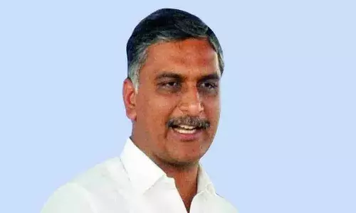 కేంద్రం కార్మికుల ఆర్థిక స్థితిని దెబ్బతీసింది : హరీశ్రావు