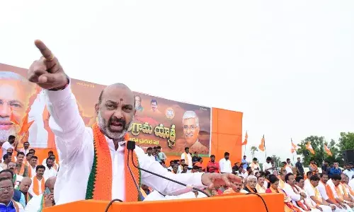 ప్రజా సంగ్రామ యాత్ర చూసి కేసీఆర్ వణికిపోతున్నారు: బండి సంజయ్