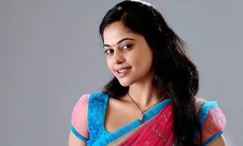బిందు మాధవి డ్రెస్సింగ్పై ట్రోల్.. తనదైన స్టైల్లో నెటిజన్ నోరుమూయించిన ఆడపులి