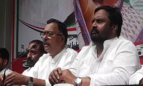 పార్టీలో ఎవరూ సంతోషంగా లేరని చెప్పడం అబద్దం